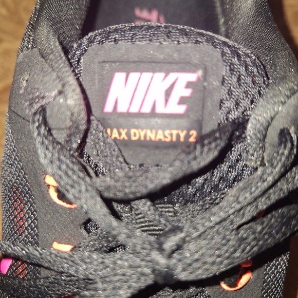 Nike Max Dynasty 2 Women's Black and Pink Athletic Shoes In A Size 9. EUC. - Picture 2 of 12